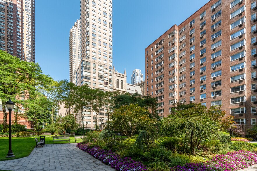 More Photos Of 345 W 58th St, New York Apartments For Sale