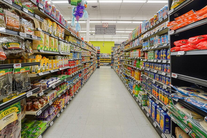 More Photos Of 904 S Greenwood St, Shoshone Supermarket For Sale