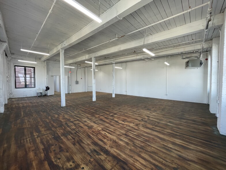 More Photos Of 15 Wilkinson Ave, Jersey City Warehouse For Lease