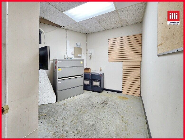 More Photos Of 18543-18545 Ventura Blvd, Tarzana Storefront For Lease