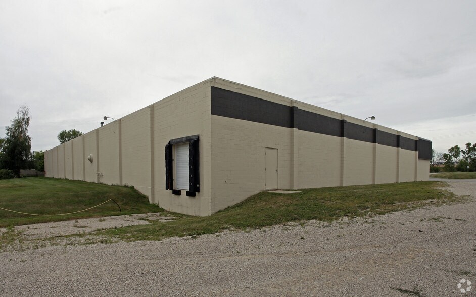 More Photos Of 2490 Main St, Green Bay General Retail For Sale