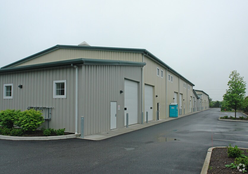 More Photos Of 1 Leecon Ct, Southampton Warehouse For Lease