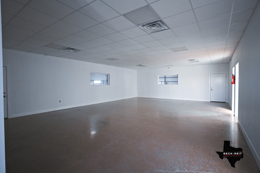 More Photos Of 12955 WRIGHT, Creedmoor Warehouse For Lease