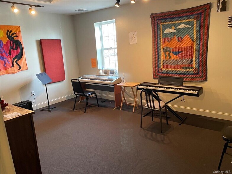 More Photos Of 42 Orchard St, Walden Freestanding For Sale