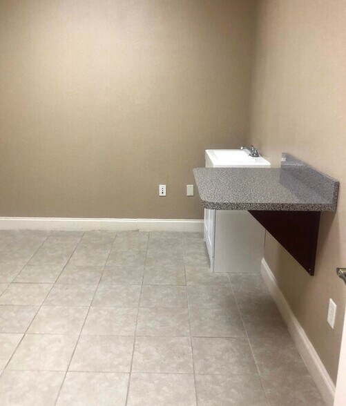 More Photos Of 15437 S US Highway 441, Summerfield Medical For Lease