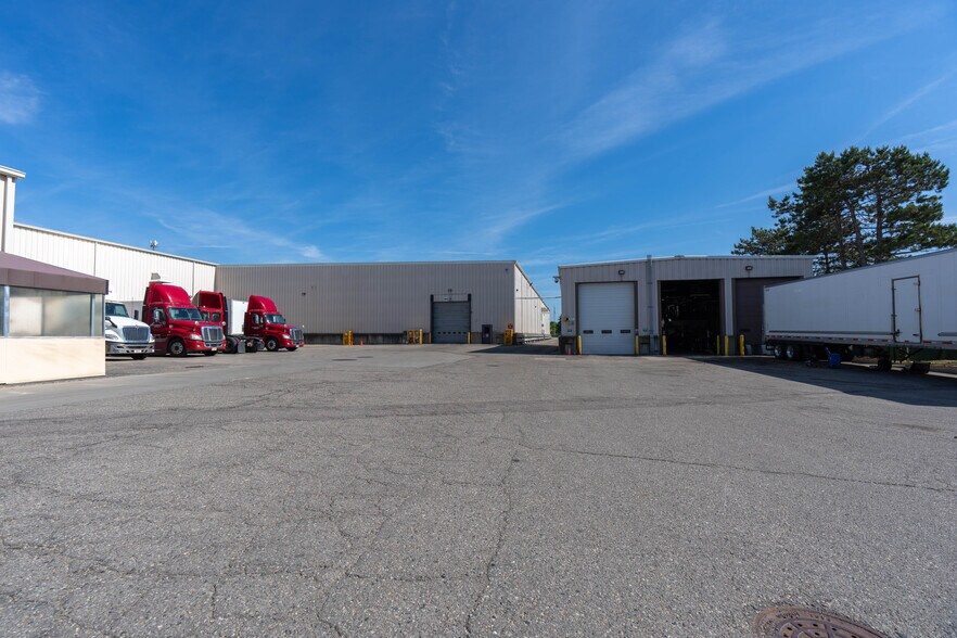 More Photos Of 5400 Perry Dr, Waterford Distribution For Sale