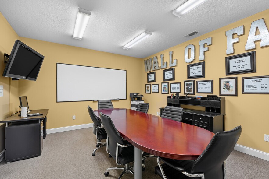 More Photos Of 1135 E. Hiawatha st, Metter Office For Sale