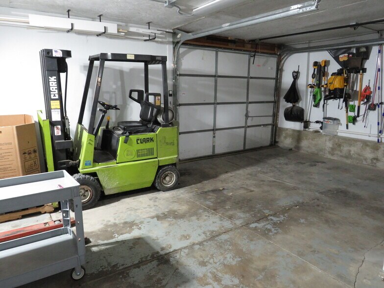 More Photos Of 300 W Joliet St, Ottawa Industrial For Sale