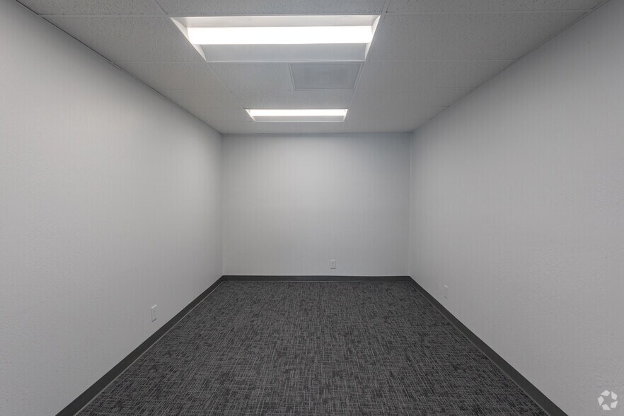 More Photos Of 2910-2960 Scott Blvd, Santa Clara Light Distribution For Lease