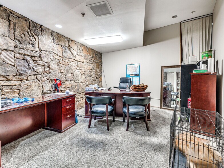 More Photos Of 6009 NW Expressway St, Oklahoma City Specialty For Sale