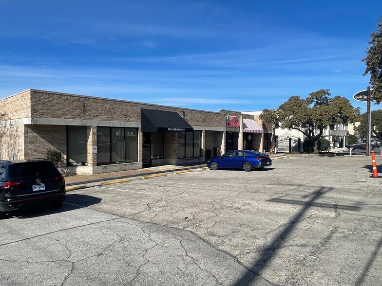 Primary Photo Of 8001-8003 Broadway St, San Antonio Unknown For Lease