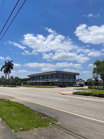 More Photos Of 1075-1091 Sunset Strip, Fort Lauderdale Office For Sale
