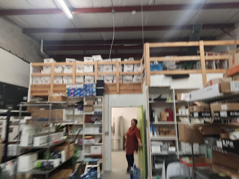 More Photos Of 4366 Independence Ct, Sarasota Warehouse For Lease