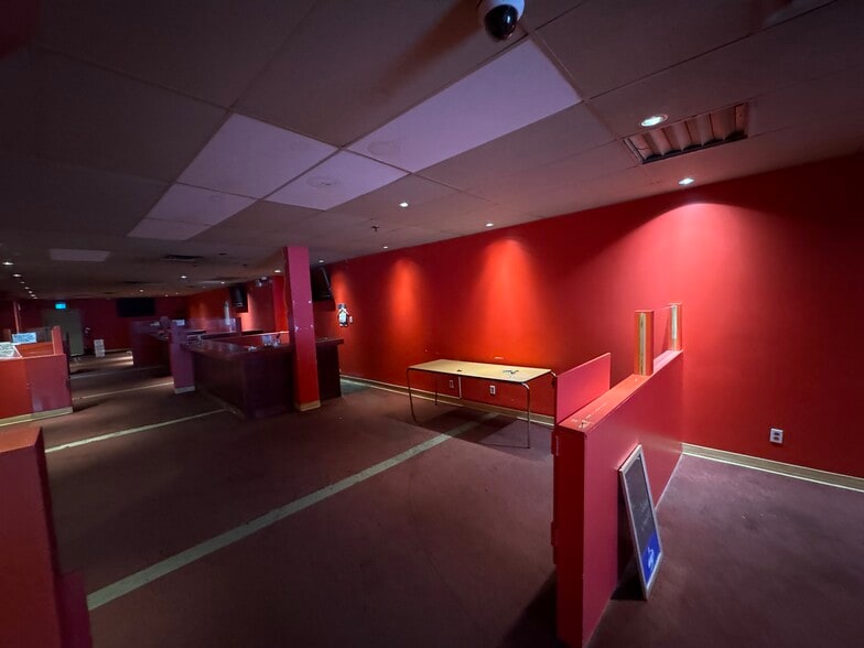 More Photos Of 1055 Boul Saint-Laurent, Montréal General Retail For Lease