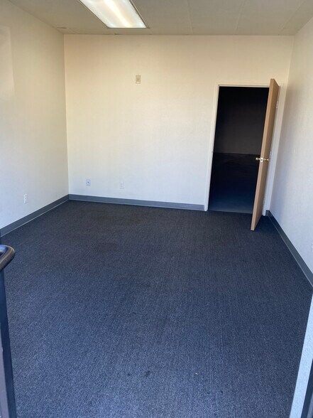 More Photos Of 9751 W 44th Ave, Wheat Ridge Warehouse For Lease