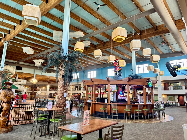More Photos Of 5000 Merle Hay Rd, Des Moines Hotel For Sale