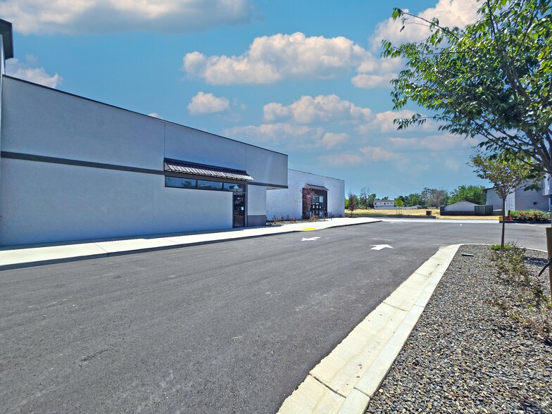 More Photos Of 1600 N Main St, Meridian General Retail For Lease
