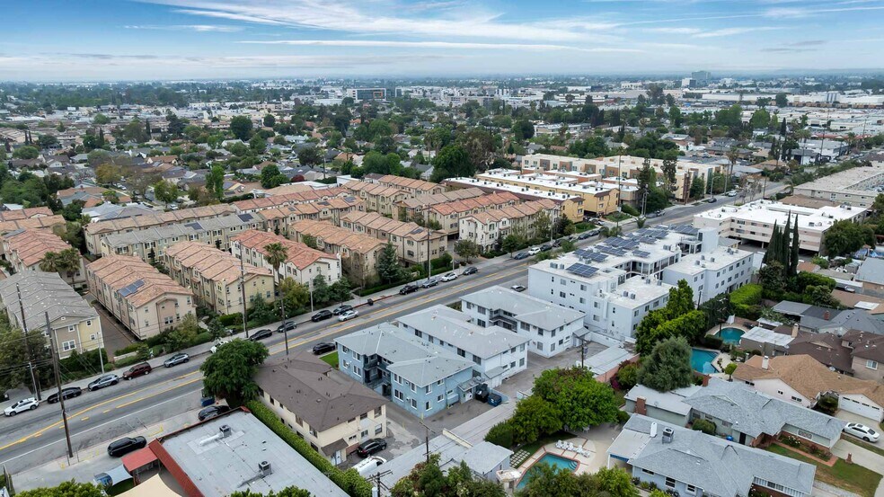More Photos Of 7224 Hazeltine Ave, Van Nuys Apartments For Sale