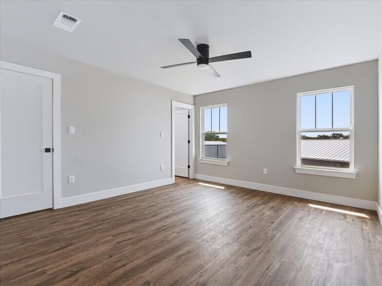More Photos Of 1306 Country Rd, Whitesboro Apartments For Sale