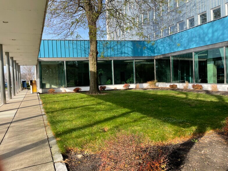 More Photos Of 3556 Lake Shore Rd, Buffalo Office For Sale