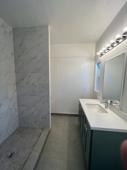 More Photos Of 828 E Venice Blvd, Venice Apartments For Sale