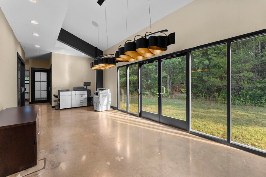 More Photos Of 7373 Comfort Inn Dr, Warrenton General Retail For Sale