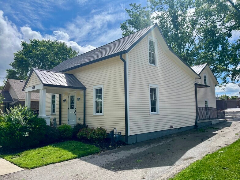 More Photos Of 223 Bridge St, Franklin Storefront Retail Office For Lease