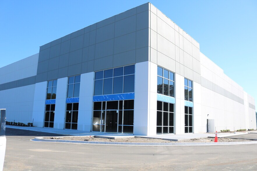 More Photos Of 12435 Lem Turner Rd, Jacksonville Unknown For Lease