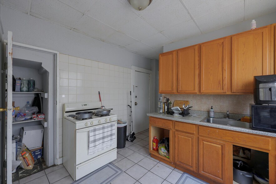 More Photos Of 150 Dayton St, Newark Multifamily For Sale