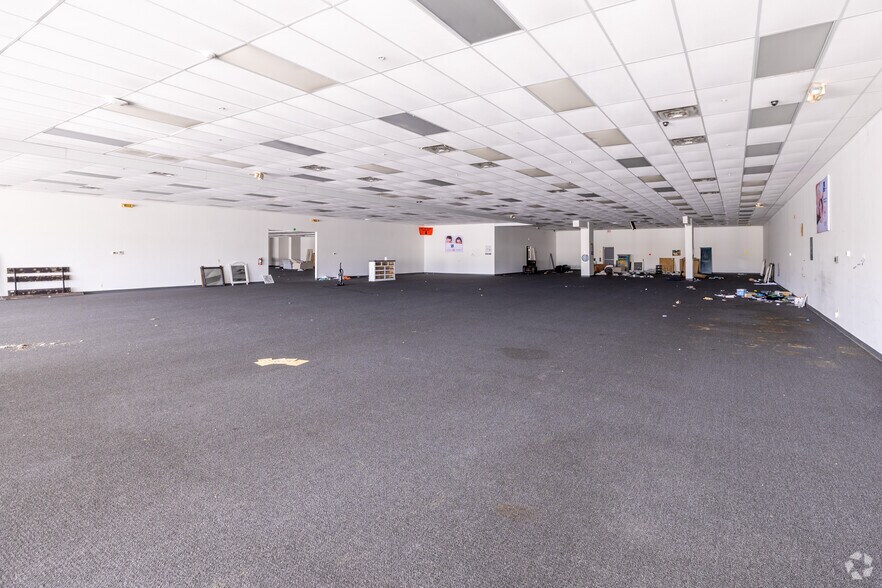 More Photos Of 3005-3147 Gertsner Memorial Dr, Lake Charles Storefront For Sale