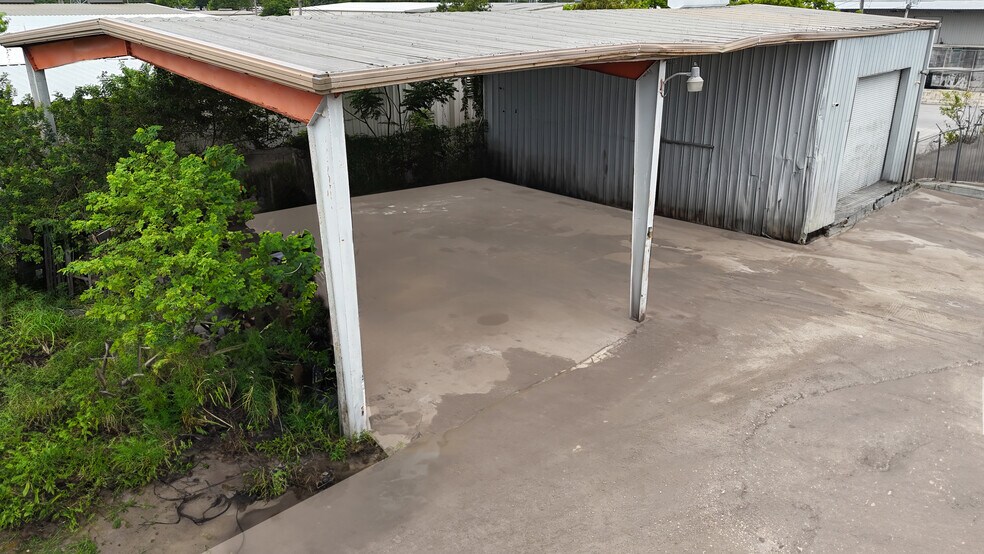 More Photos Of 2506 Mine and Mill Ln, Lakeland Warehouse For Lease