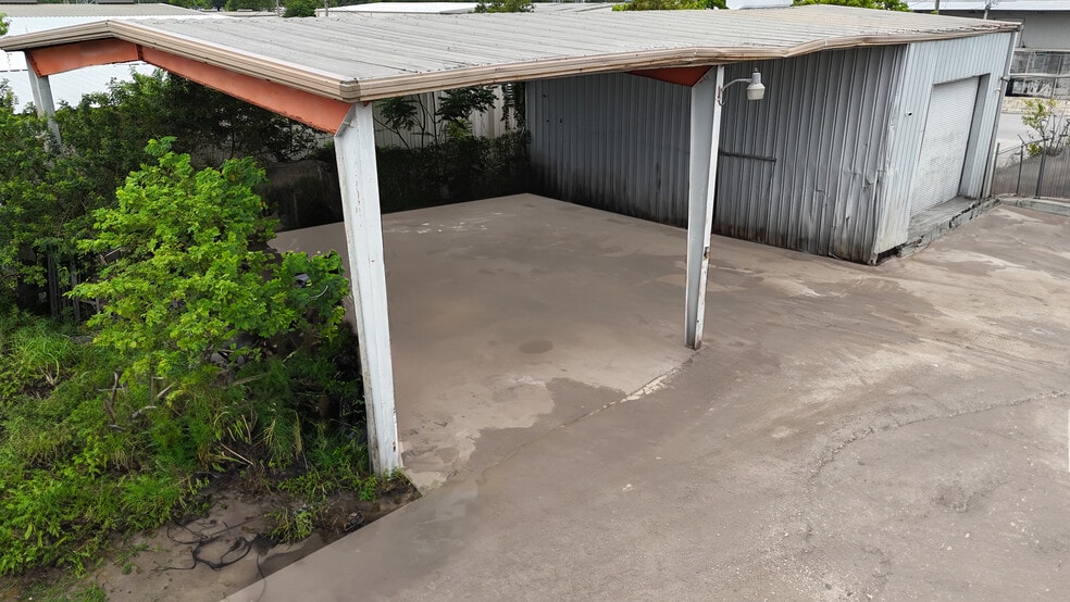 More Photos Of 2506 Mine and Mill Ln, Lakeland Warehouse For Sale