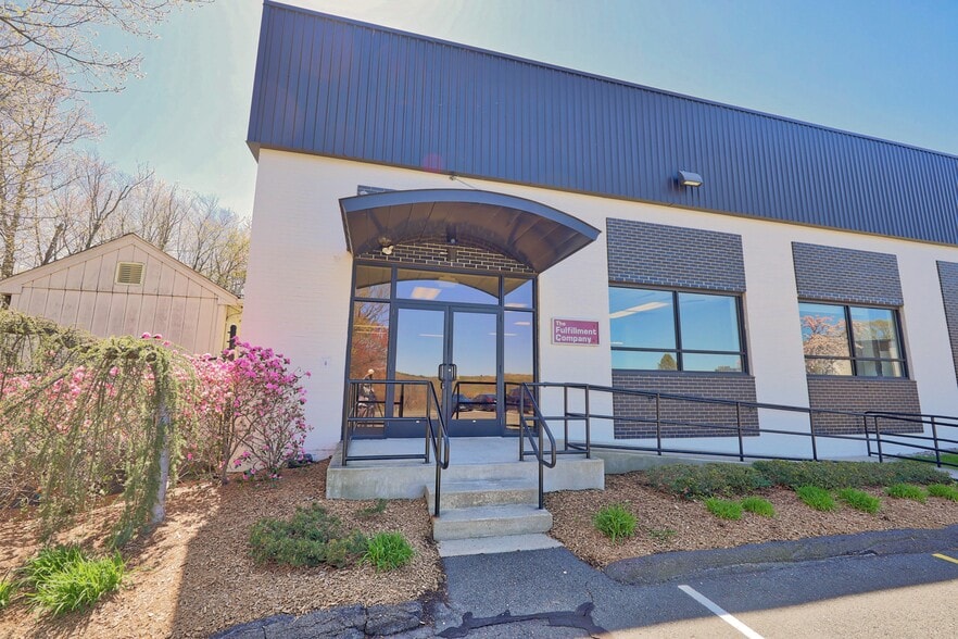 More Photos Of 562 Captain Neville Dr, Waterbury Manufacturing For Lease