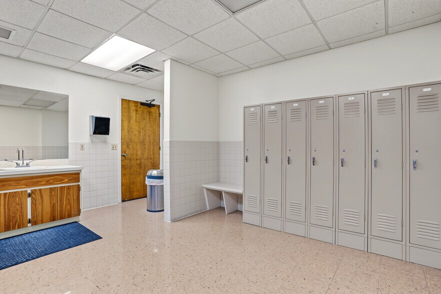 More Photos Of 12625 40th St N, Clearwater Warehouse For Sale