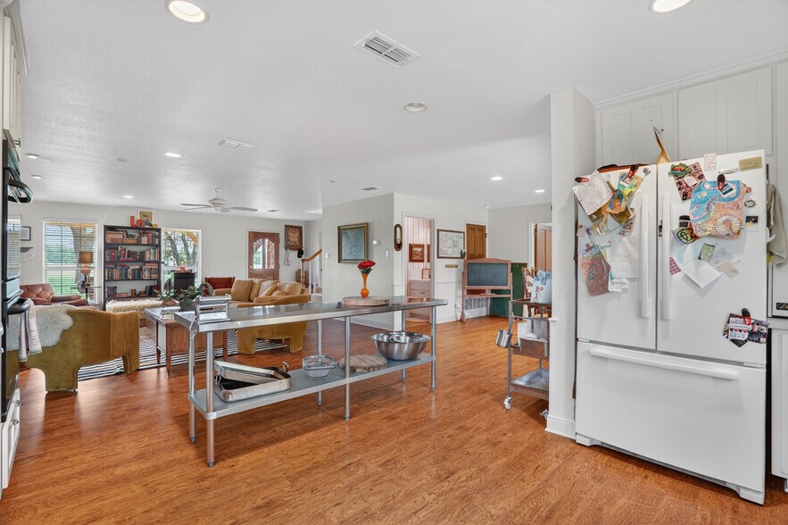 More Photos Of 14145 US-281, Santo Specialty For Sale