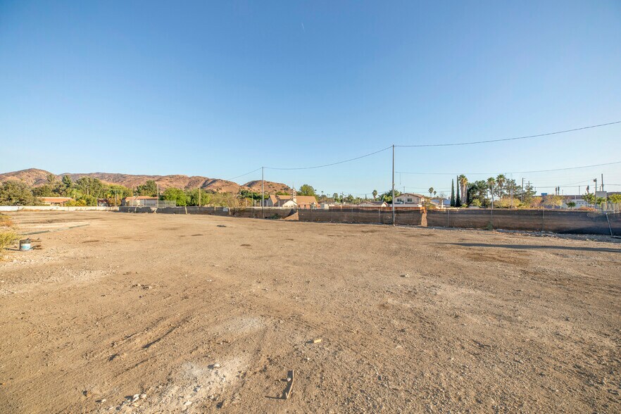 More Photos Of 9052-9058 Sunland Blvd, Sun Valley Office For Sale