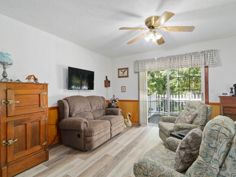 More Photos Of 371 Riverview Dr, Waynesville Manufactured Housing Mobile Home Park For Sale