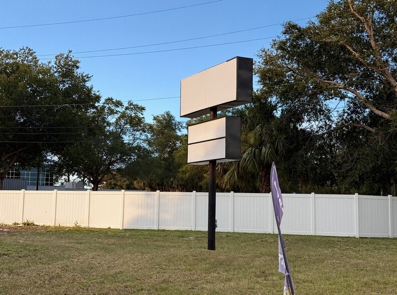 More Photos Of 1424 N Gulf Ave, Crystal River Self Storage For Sale