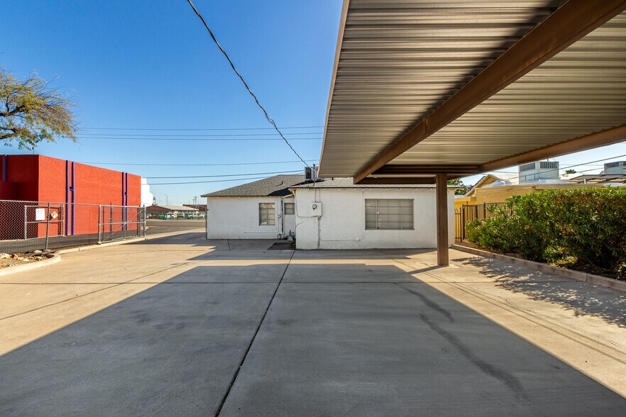 More Photos Of 20 W Dunlap Rd, Phoenix Veterinarian Kennel For Sale