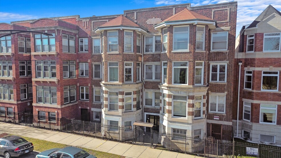 More Photos Of 4530 King Dr, Chicago Apartments For Sale