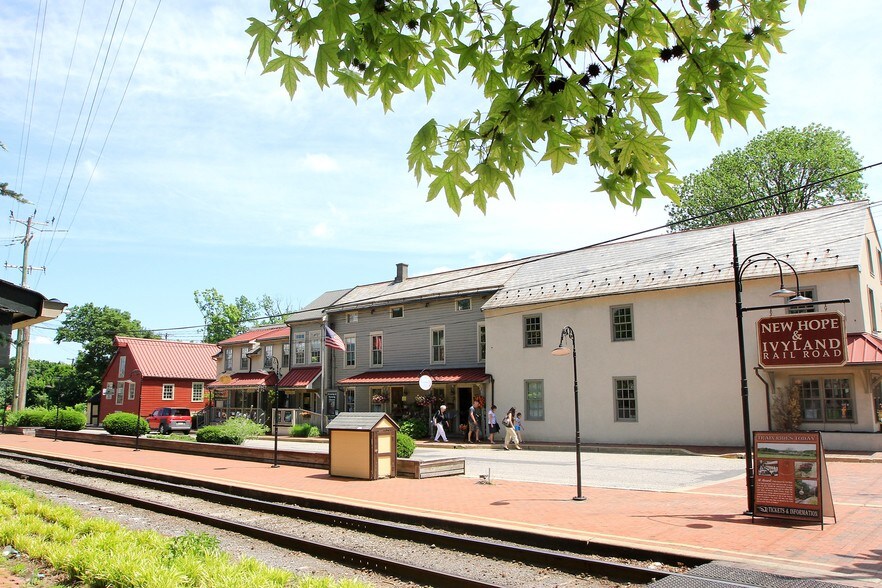 More Photos Of 30 W Bridge St, New Hope Freestanding For Lease