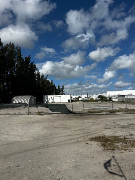 More Photos Of 4701 Oakes Rd, Davie Truck Terminal For Lease