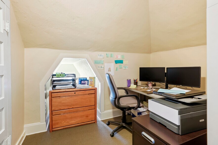 More Photos Of 1979 W Littleton Blvd, Littleton Office Residential For Lease