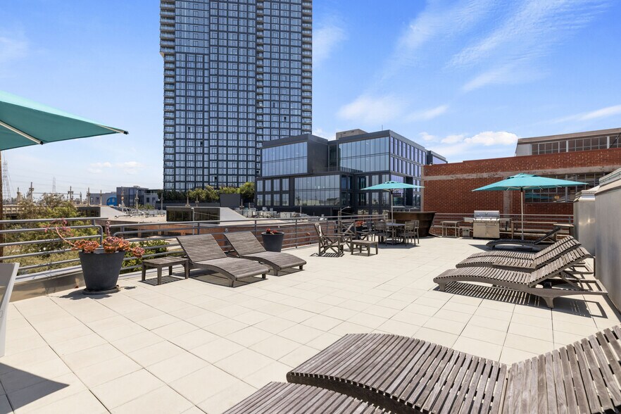 More Photos Of 500-530 Molino St, Los Angeles Office For Sale