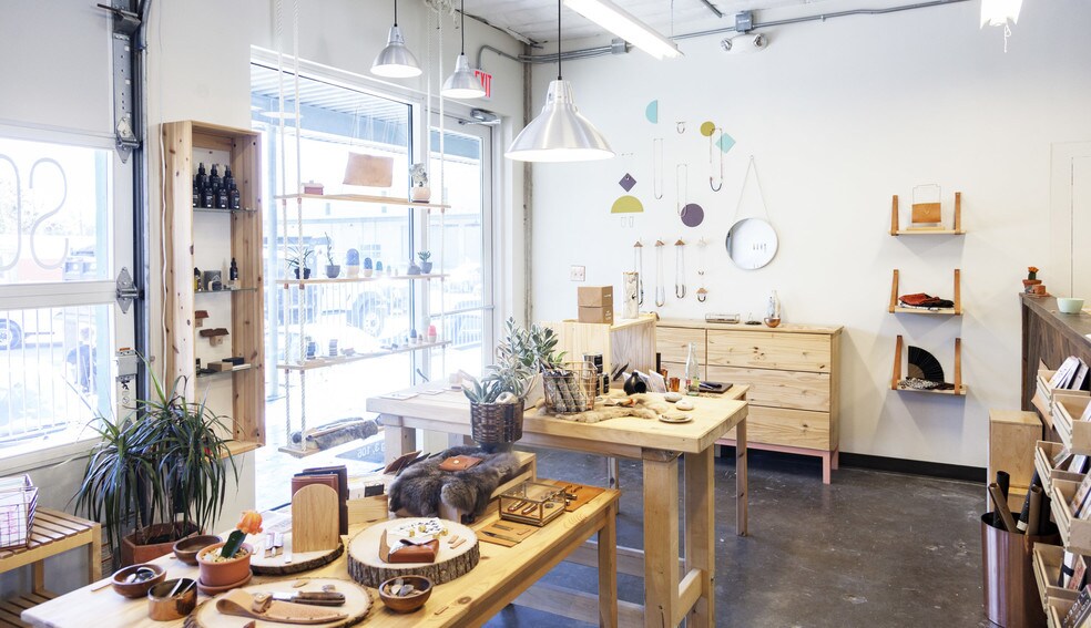 More Photos Of 916 Springdale Rd, Austin Unknown For Lease