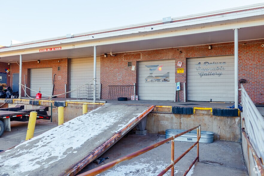 More Photos Of 380-400 Quivas St, Denver Warehouse For Sale