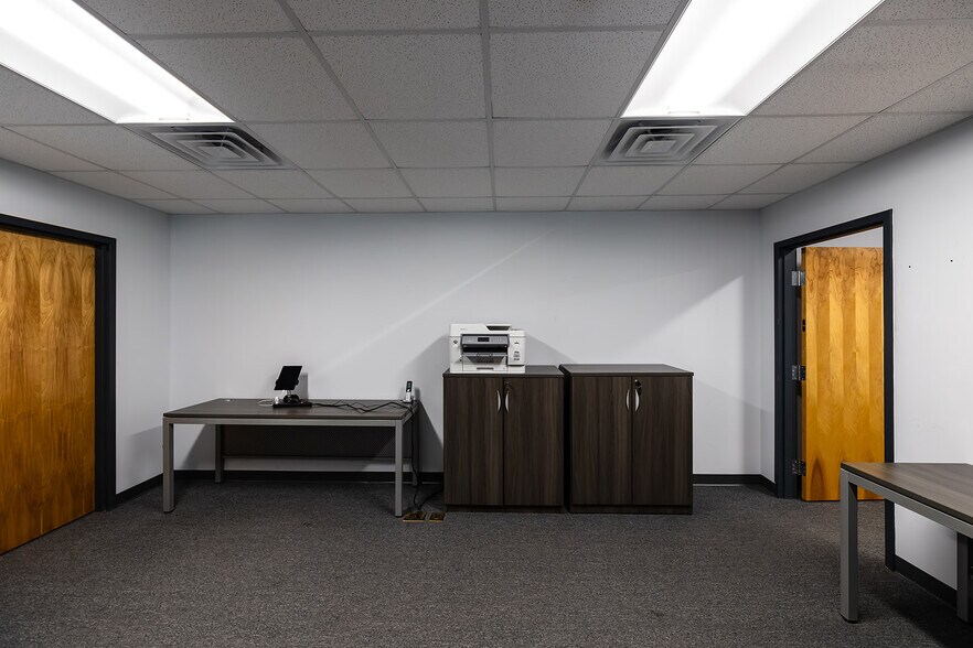 More Photos Of 110 Greenfield St, Wilmington General Retail For Sale