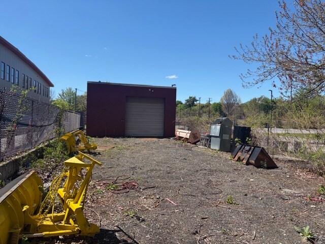 More Photos Of 130 Cross St, Winchester Service For Lease