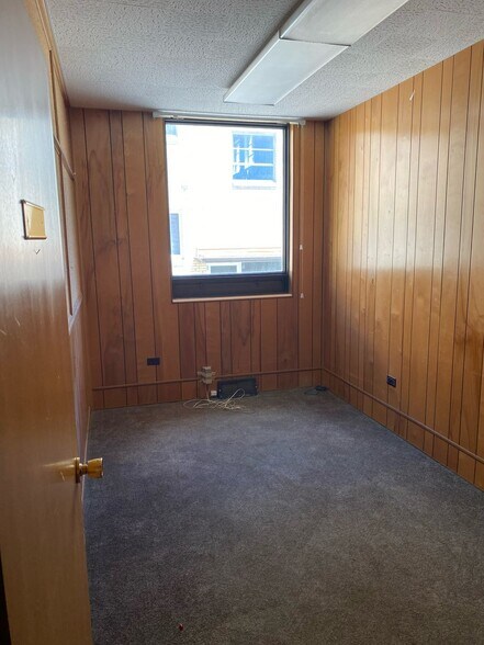 More Photos Of 1226 N Michigan Ave, Saginaw Office For Sale