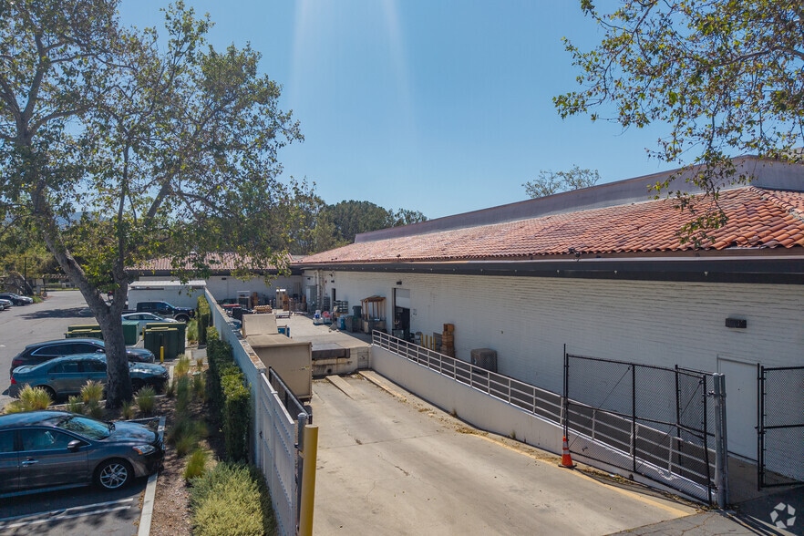 More Photos Of 982-1014 S Westlake Blvd, Westlake Village General Retail For Lease